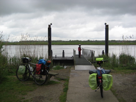 Pont "'t Kleine Veer" over de IJssel bij Hattem Pont "'t Kleine Veer" over de IJssel bij Hattem